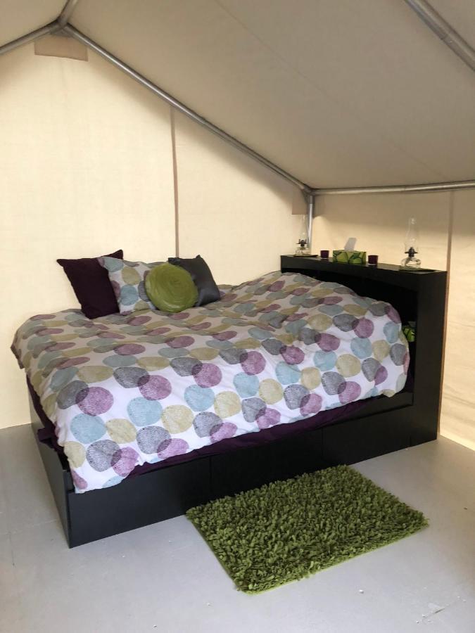 Отель Vines And Puppies Glamping Hideaway Jade City Экстерьер фото